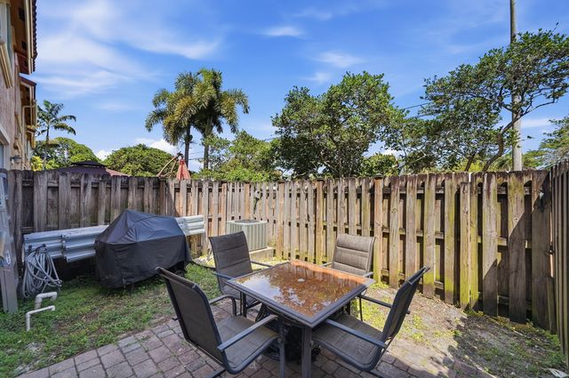 5825 Siena Lane, Hollywood, FL 33021