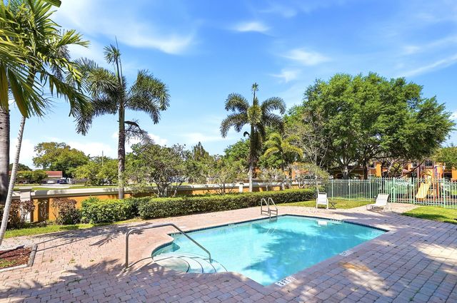 5825 Siena Lane, Hollywood, FL 33021