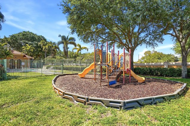 5825 Siena Lane, Hollywood, FL 33021