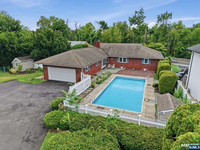 249 River Drive, Elmwood Park, NJ 07407