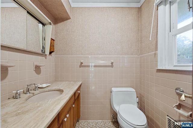 249 River Drive, Elmwood Park, NJ 07407