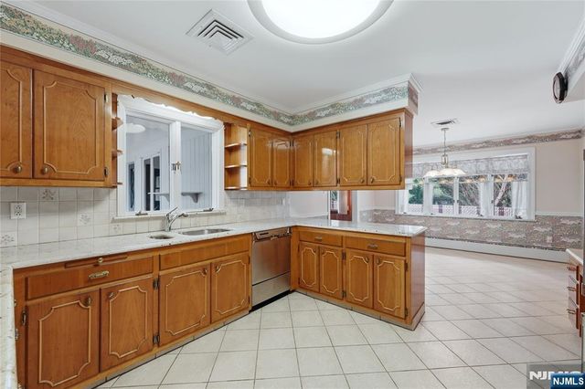 249 River Drive, Elmwood Park, NJ 07407