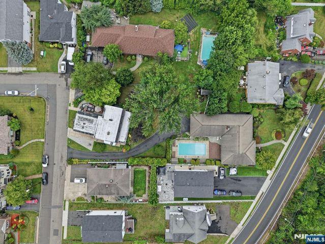 249 River Drive, Elmwood Park, NJ 07407