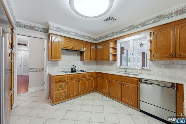 249 River Drive, Elmwood Park, NJ 07407