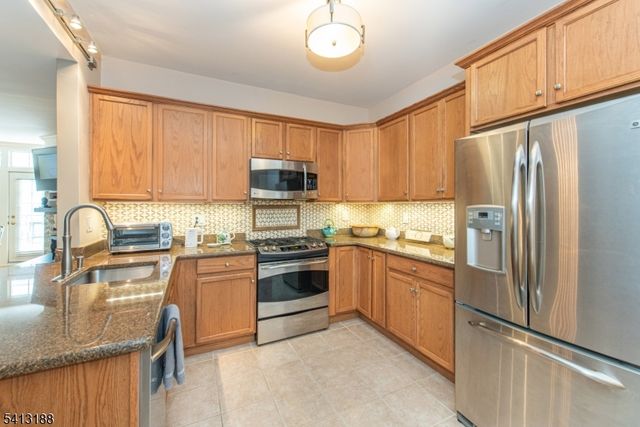 6105 Harcourt Rd, Clifton City, NJ 07013