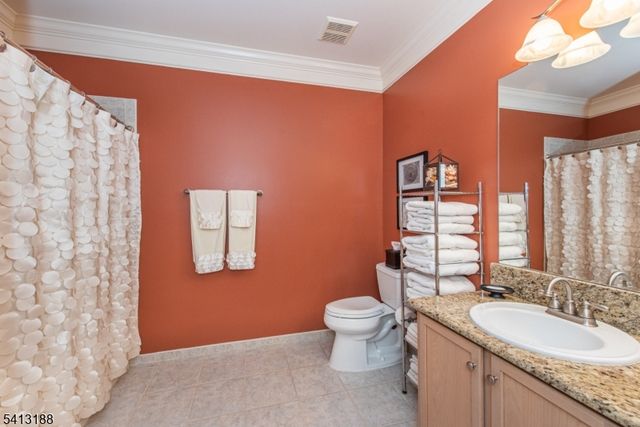 6105 Harcourt Rd, Clifton City, NJ 07013