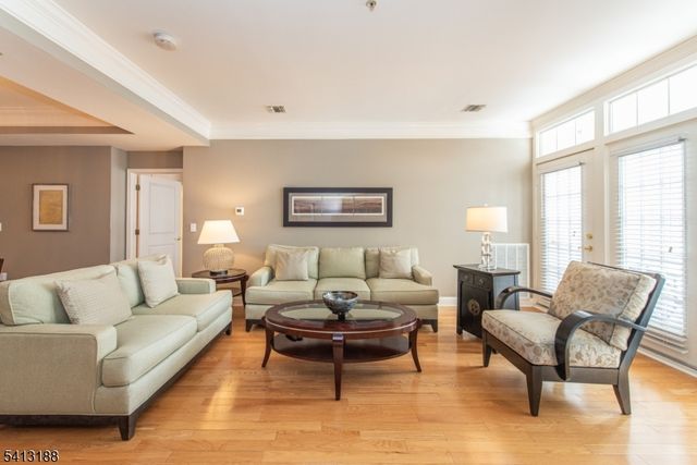 6105 Harcourt Rd, Clifton City, NJ 07013