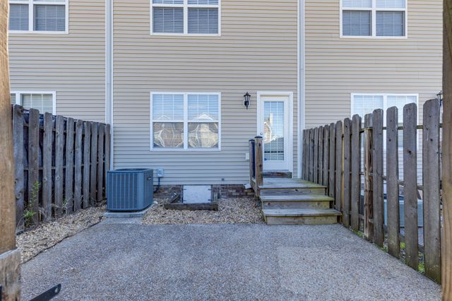 1002 McKenna Dr, Thompsons Station, TN 37179