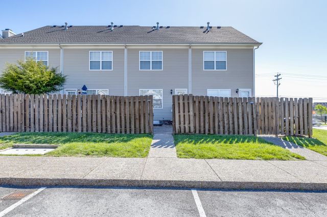 1002 McKenna Dr, Thompsons Station, TN 37179