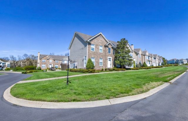 1002 McKenna Dr, Thompsons Station, TN 37179