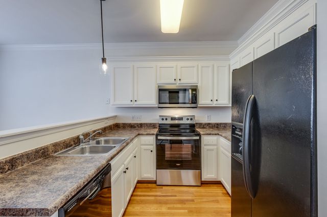 1002 McKenna Dr, Thompsons Station, TN 37179