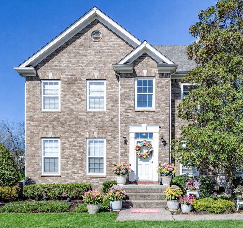 1002 McKenna Dr, Thompsons Station, TN 37179