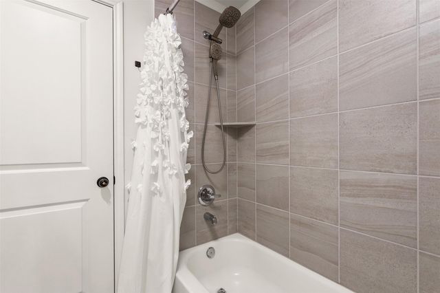 13018 Wintery Tide Drive, Texas City, TX 77568