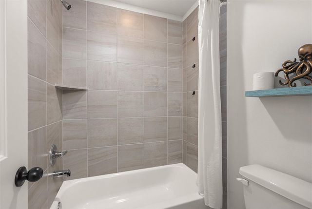 13018 Wintery Tide Drive, Texas City, TX 77568