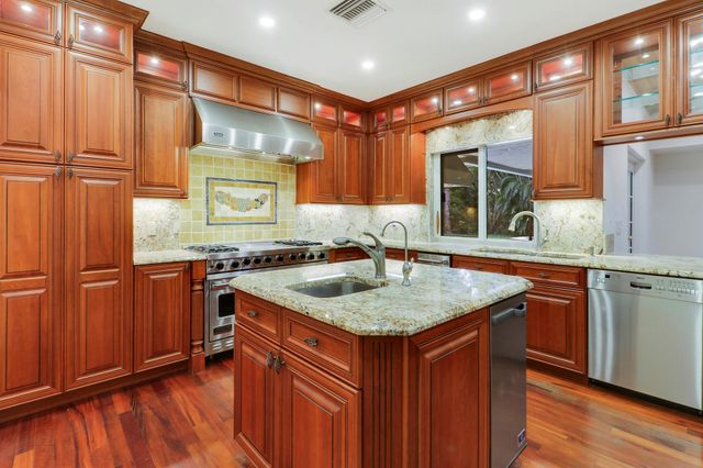 67 Pacer Circle, Wellington, FL 33414