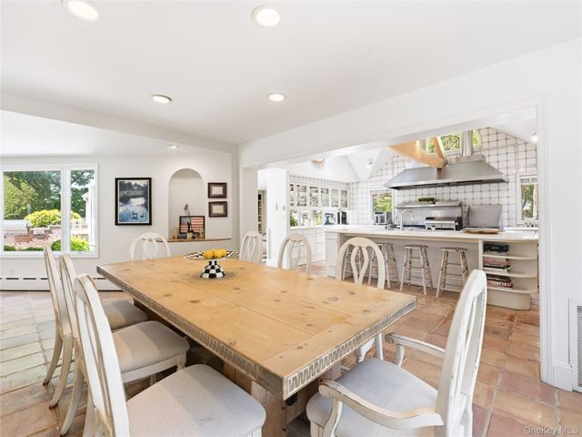 2 Aspen Place, Great Neck, NY 11021