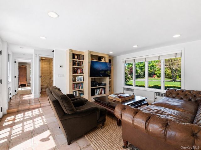2 Aspen Place, Great Neck, NY 11021