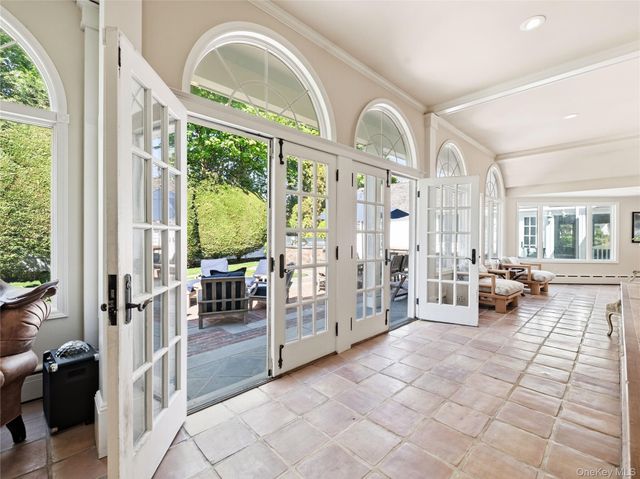 2 Aspen Place, Great Neck, NY 11021