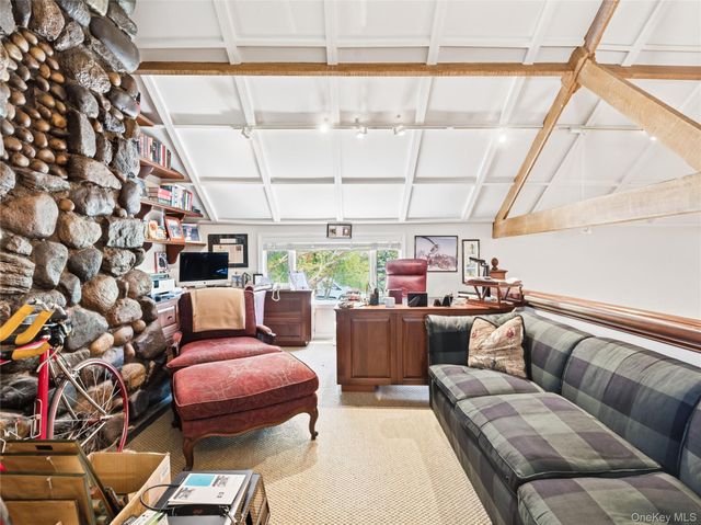 2 Aspen Place, Great Neck, NY 11021