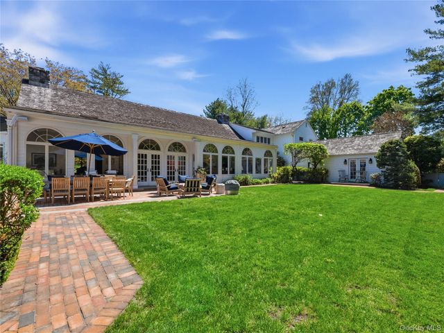 2 Aspen Place, Great Neck, NY 11021