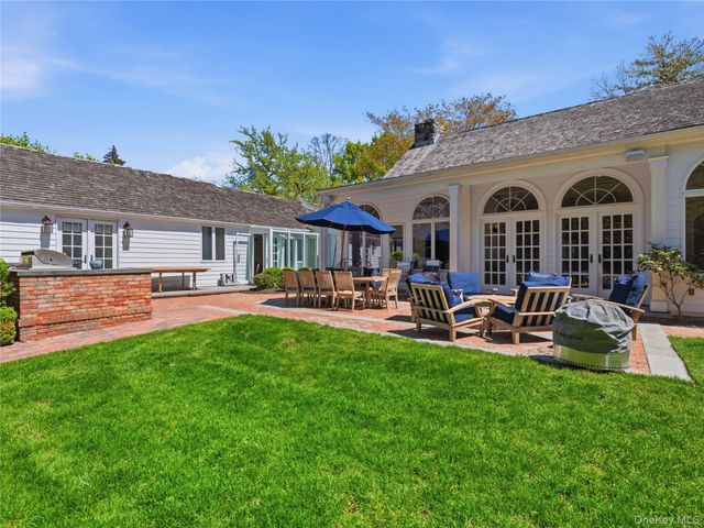 2 Aspen Place, Great Neck, NY 11021