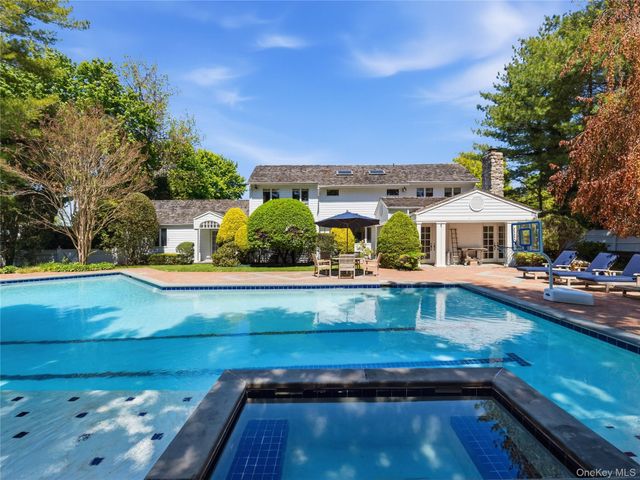 2 Aspen Place, Great Neck, NY 11021