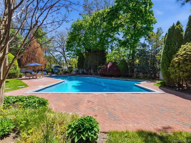 2 Aspen Place, Great Neck, NY 11021