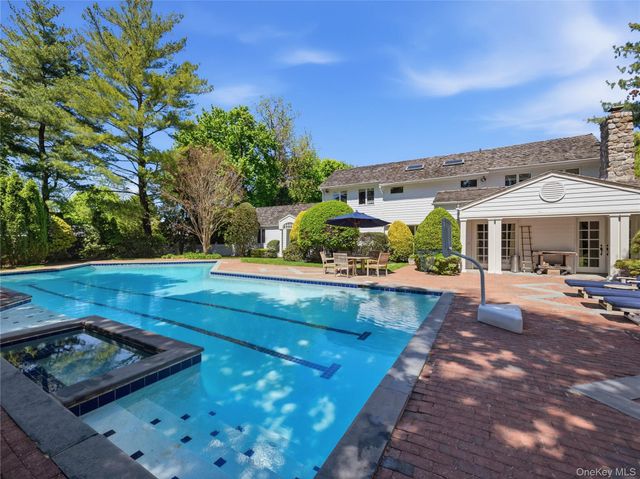 2 Aspen Place, Great Neck, NY 11021