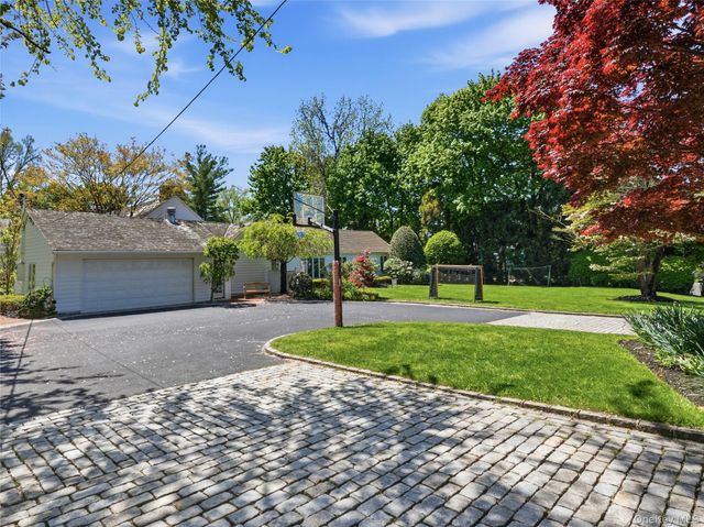 2 Aspen Place, Great Neck, NY 11021
