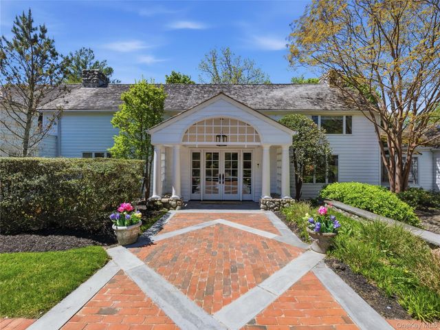 2 Aspen Place, Great Neck, NY 11021