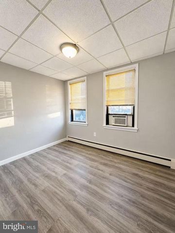 1555 S NEWKIRK ST, Philadelphia, PA 19146