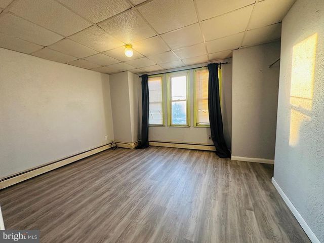 1555 S NEWKIRK ST, Philadelphia, PA 19146