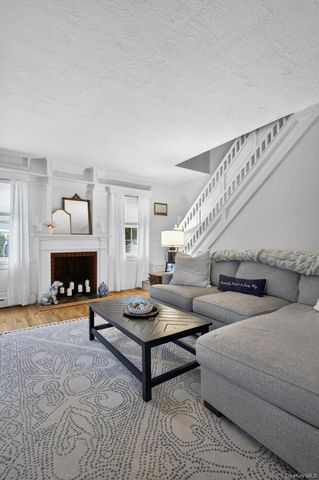 9 Garden Place, Bay Shore, NY 11706