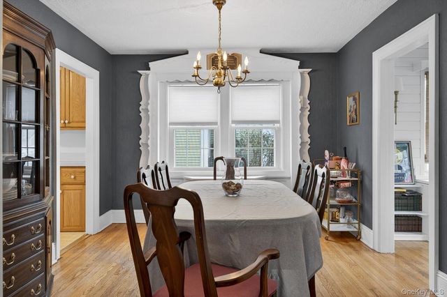 9 Garden Place, Bay Shore, NY 11706