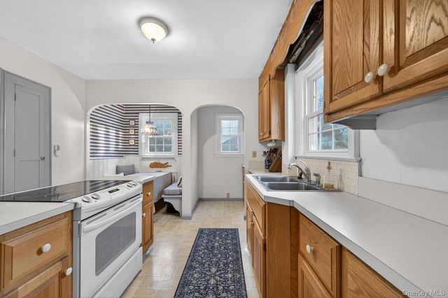 9 Garden Place, Bay Shore, NY 11706