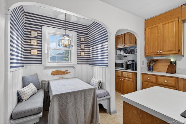 9 Garden Place, Bay Shore, NY 11706