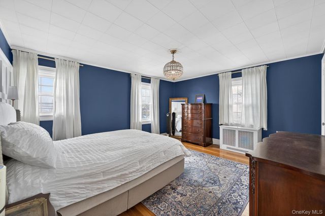 9 Garden Place, Bay Shore, NY 11706