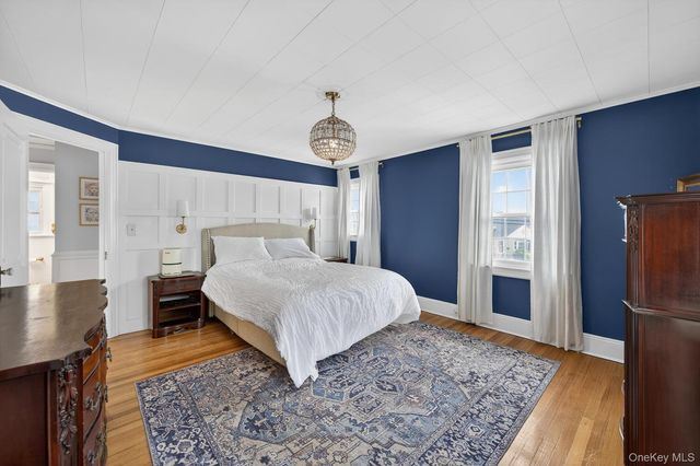 9 Garden Place, Bay Shore, NY 11706