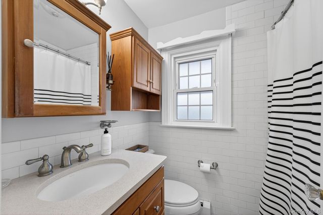 9 Garden Place, Bay Shore, NY 11706