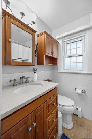 9 Garden Place, Bay Shore, NY 11706