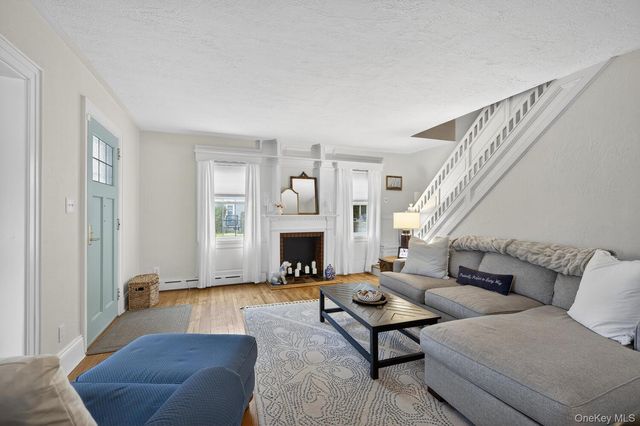 9 Garden Place, Bay Shore, NY 11706