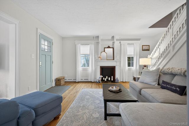 9 Garden Place, Bay Shore, NY 11706