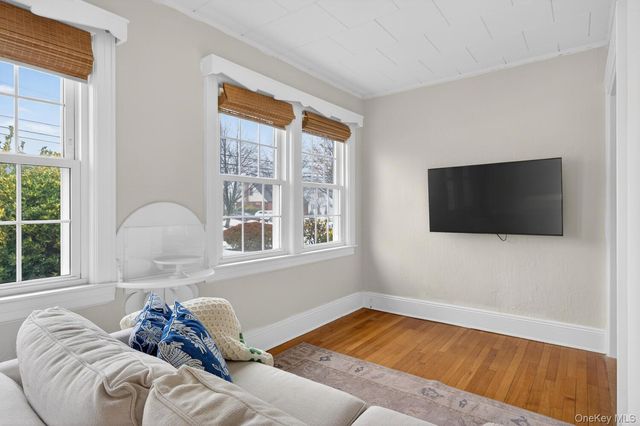 9 Garden Place, Bay Shore, NY 11706