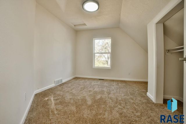 915 N Mable Ave Avenue, Sioux Falls, SD 57103