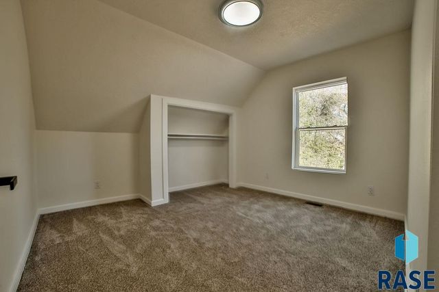 915 N Mable Ave Avenue, Sioux Falls, SD 57103