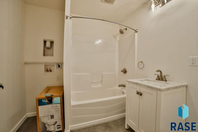 915 N Mable Ave Avenue, Sioux Falls, SD 57103