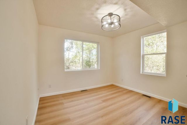 915 N Mable Ave Avenue, Sioux Falls, SD 57103