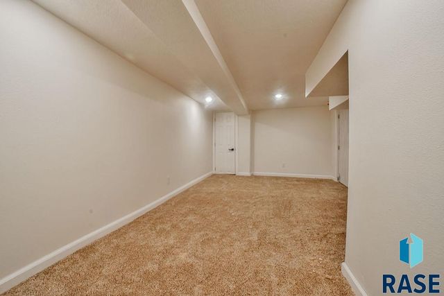 915 N Mable Ave Avenue, Sioux Falls, SD 57103