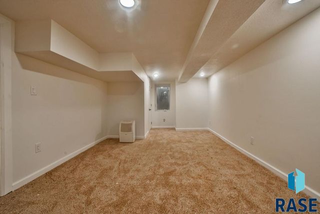 915 N Mable Ave Avenue, Sioux Falls, SD 57103