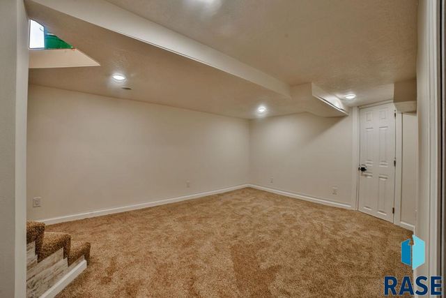 915 N Mable Ave Avenue, Sioux Falls, SD 57103